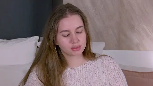 EllieHayes online show from May 3, 4:28 am