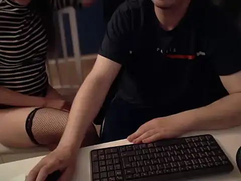 CuteMan33 online show from May 17, 2:22 am