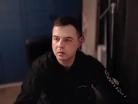 CuteMan33 online show from April 4, 6:25 pm