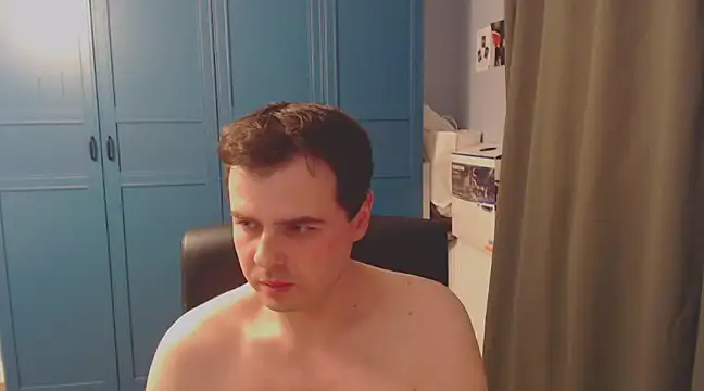 Snapshot of CuteMan33 chatting on December 22, 10:04 pm CuteMan33 online show from December 22, 10:04 pm