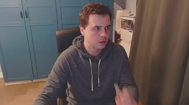 Snapshot of CuteMan33 chatting on December 23, 4:12 am CuteMan33 online show from December 23, 4:12 am