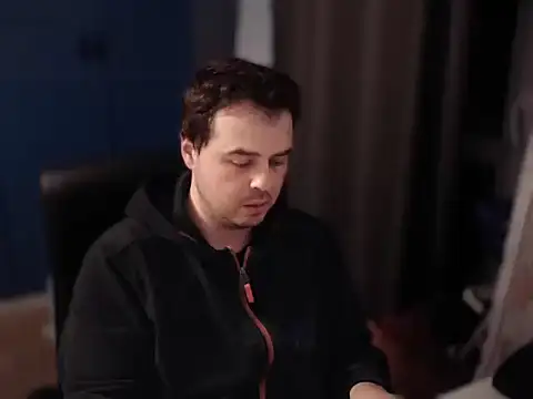 Snapshot of CuteMan33 chatting on November 29, 9:04 pm CuteMan33 online show from November 29, 9:04 pm