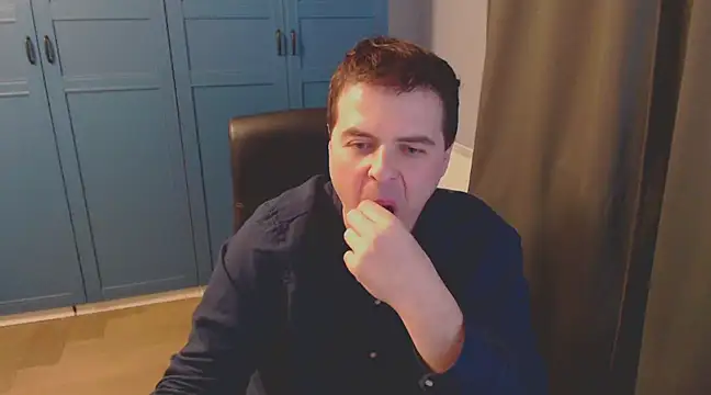 Snapshot of CuteMan33 chatting on December 9, 11:15 am CuteMan33 online show from December 9, 11:15 am