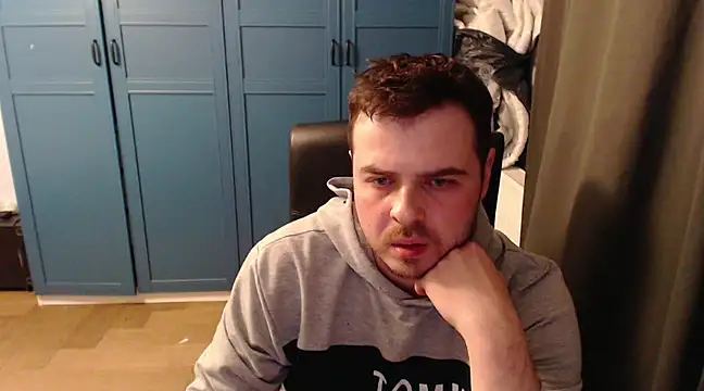 Snapshot of CuteMan33 chatting on March 5, 8:42 pm CuteMan33 online show from March 5, 8:42 pm