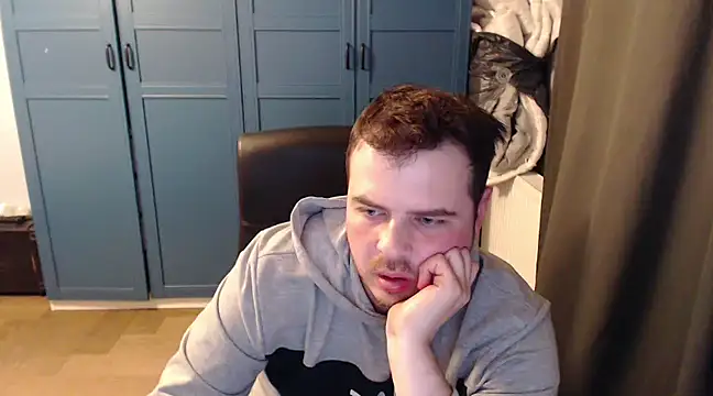 Snapshot of CuteMan33 chatting on March 5, 11:49 pm CuteMan33 online show from March 5, 11:49 pm