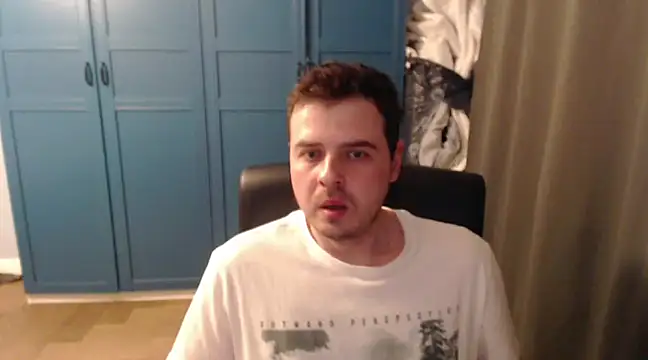 Snapshot of CuteMan33 chatting on March 18, 10:04 pm CuteMan33 online show from March 18, 10:04 pm