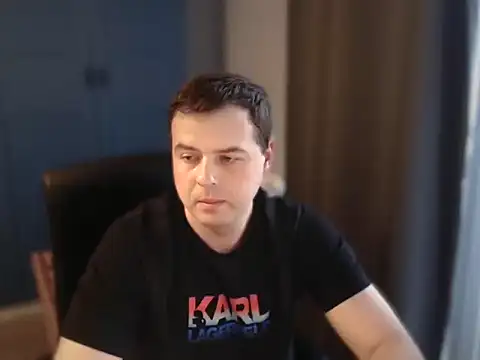 Snapshot of CuteMan33 chatting on November 10, 1:49 pm CuteMan33 online show from November 10, 1:49 pm