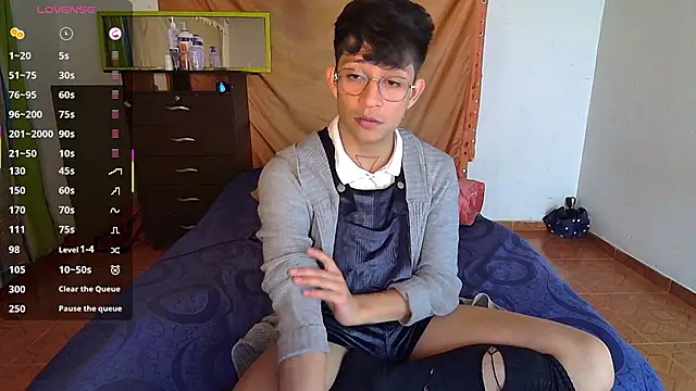 Snapshot of Sweet_c4mer0n chatting on September 24, 3:35 am Sweet c4mer0n online show from September 24, 3:35 am