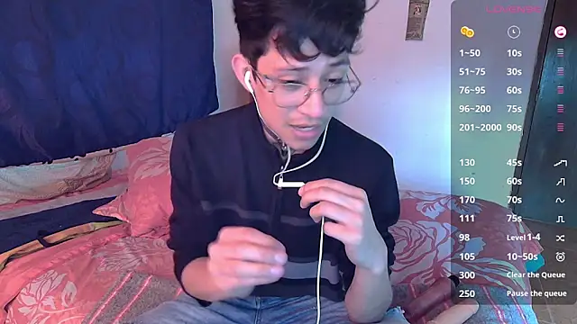 Snapshot of Sweet_c4mer0n chatting on October 17, 9:05 pm Sweet c4mer0n online show from October 17, 9:05 pm