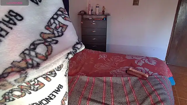 Snapshot of Sweet_c4mer0n chatting on October 18, 11:23 am Sweet c4mer0n online show from October 18, 11:23 am