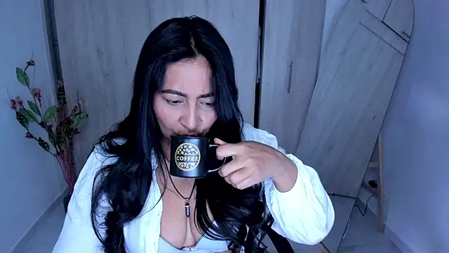 Snapshot of Adele_Sweett chatting on July 15, 10:55 am Adele Sweett online show from July 15, 10:55 am