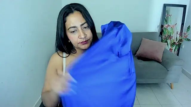 Adele Sweett online show from November 8, 10:30 am