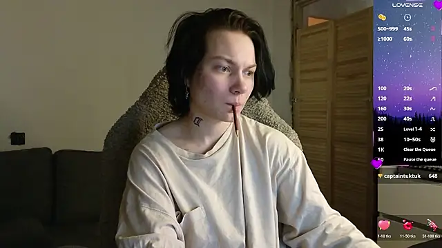 esajukyy online show from February 26, 3:12 pm