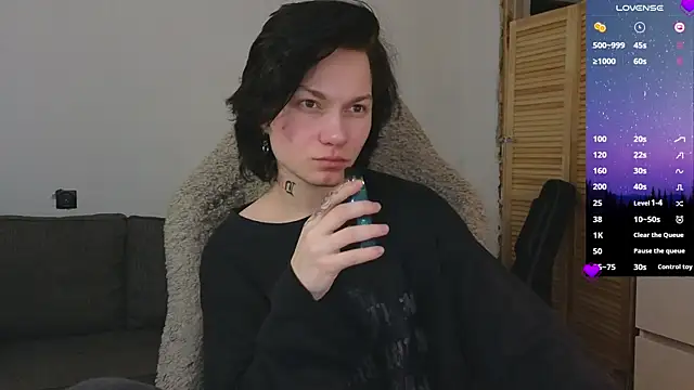 esajukyy online show from April 14, 4:23 pm