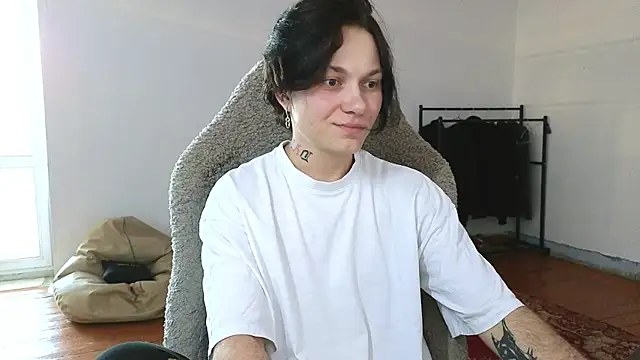 Snapshot of esajukyy chatting on July 1, 11:54 am esajukyy online show from July 1, 11:54 am