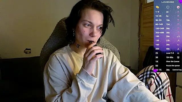 esajukyy online show from March 18, 3:03 pm