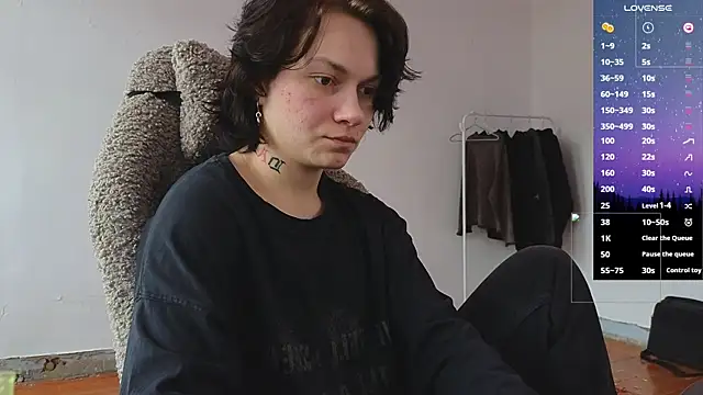 esajukyy online show from April 28, 1:15 am