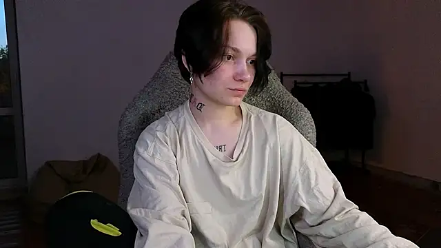 esajukyy online show from May 28, 3:18 pm