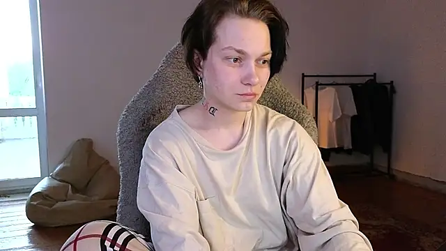 esajukyy online show from June 2, 2:06 pm