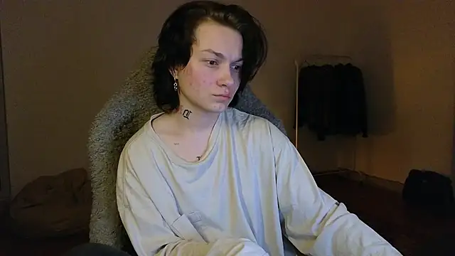 esajukyy online show from May 8, 3:38 pm