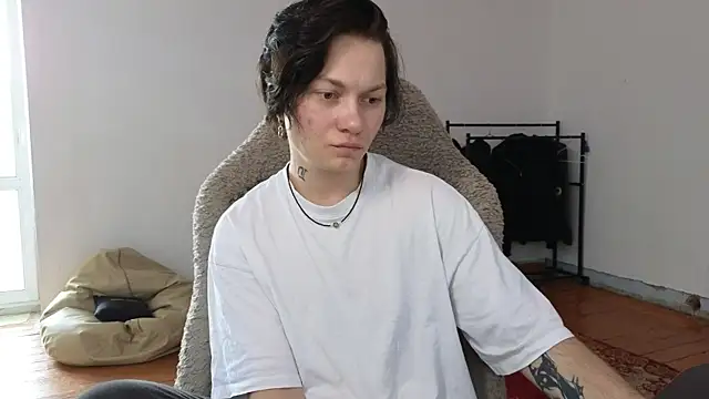 Snapshot of esajukyy chatting on July 7, 7:23 am esajukyy online show from July 7, 7:23 am