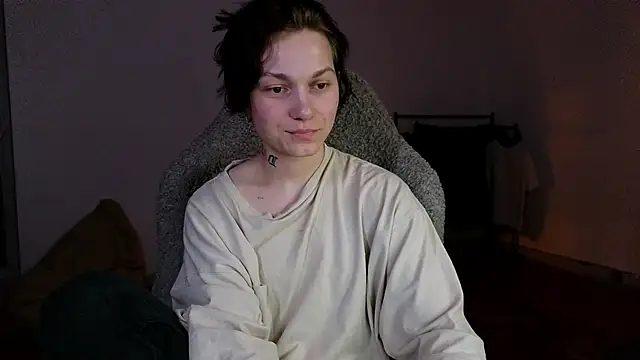 esajukyy online show from May 18, 3:39 pm