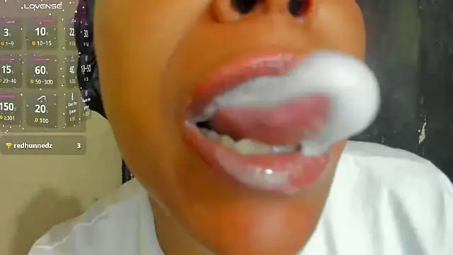 KamariaFyre online show from April 1, 3:52 am