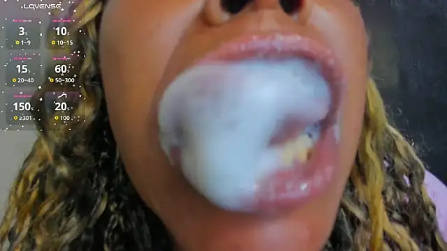 KamariaFyre online show from March 27, 6:33 am