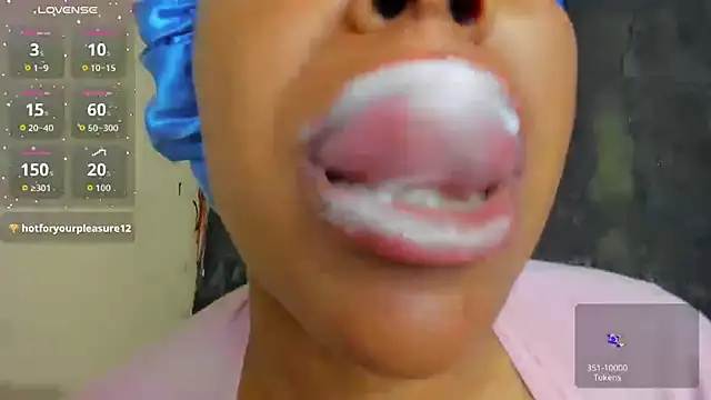 Snapshot of KamariaFyre chatting on June 10, 2:35 am KamariaFyre online show from June 10, 2:35 am