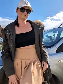 Snapshot of Samira-Summer chatting on February 2, 1:10 pm Samira-Summer online show from February 2, 1:10 pm