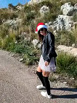 Snapshot of Samira-Summer chatting on December 14, 10:21 am Samira-Summer online show from December 14, 10:21 am