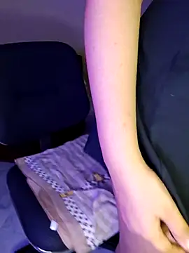 Snapshot of Olivia3 chatting on December 17, 6:02 pm Olivia3 online show from December 17, 6:02 pm