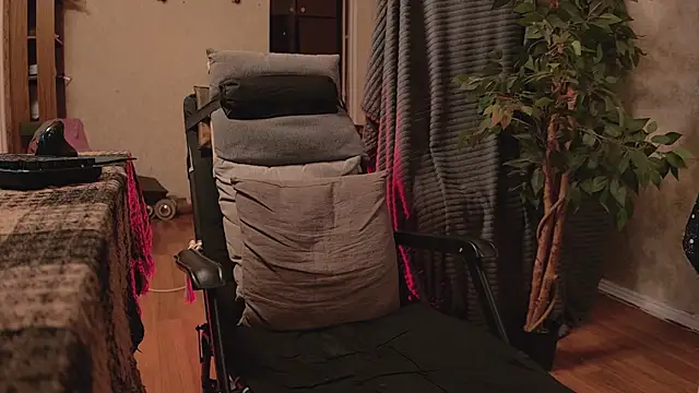 Snapshot of bulatov_xx chatting on October 26, 12:33 am bulatov xx online show from October 26, 12:33 am