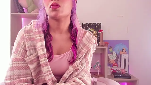 KatieSimpson  online show from December 23, 2:50 pm