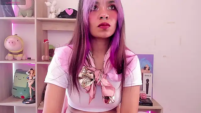 KatieSimpson  online show from December 11, 5:59 pm