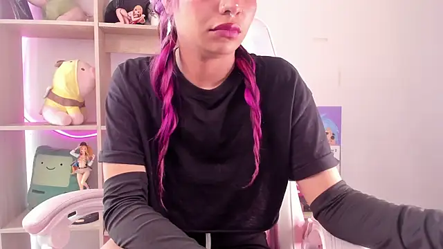 KatieSimpson  online show from December 26, 6:12 pm