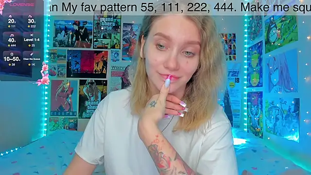 Snapshot of AliceMilman chatting on December 17, 2:22 pm AliceMilman online show from December 17, 2:22 pm