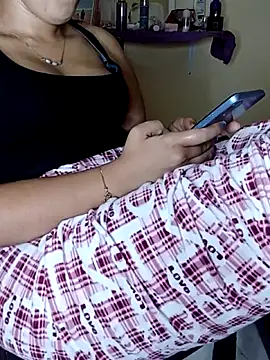 Snapshot of ShadiaStar chatting on October 2, 1:25 pm ShadiaStar online show from October 2, 1:25 pm