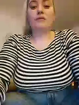 Snapshot of houy111111 chatting on March 9, 9:03 pm houy111111 online show from March 9, 9:03 pm