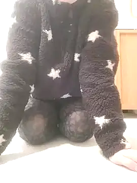 Snapshot of houy111111 chatting on December 4, 11:20 am houy111111 online show from December 4, 11:20 am