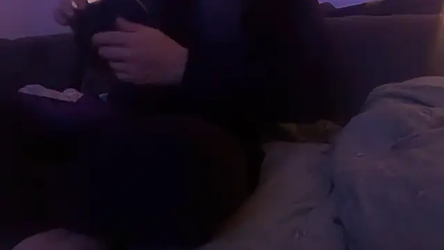 Snapshot of houy111111 chatting on December 2, 5:58 pm houy111111 online show from December 2, 5:58 pm