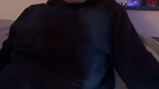 Snapshot of houy111111 chatting on December 5, 6:17 pm houy111111 online show from December 5, 6:17 pm