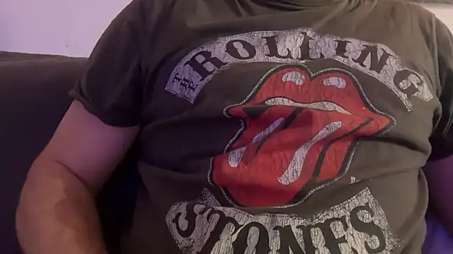 Snapshot of houy111111 chatting on December 17, 6:35 pm houy111111 online show from December 17, 6:35 pm