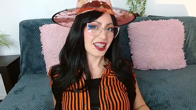 Snapshot of Kendal_Mosk chatting on October 28, 5:45 pm Kendal Mosk online show from October 28, 5:45 pm