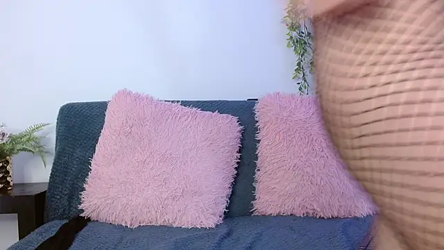 Snapshot of Kendal_Mosk chatting on September 19, 8:24 pm Kendal Mosk online show from September 19, 8:24 pm