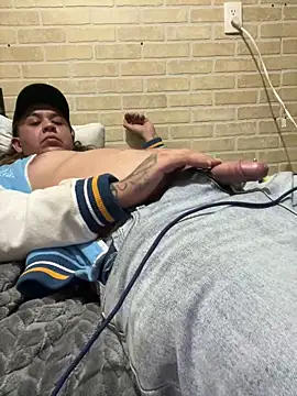 Snapshot of danielgreeneyes54 chatting on January 2, 2:22 am danielgreeneyes54 online show from January 2, 2:22 am