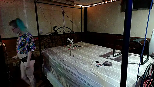 Snapshot of Stonermama666420 chatting on October 16, 3:48 am Stonermama666420 online show from October 16, 3:48 am