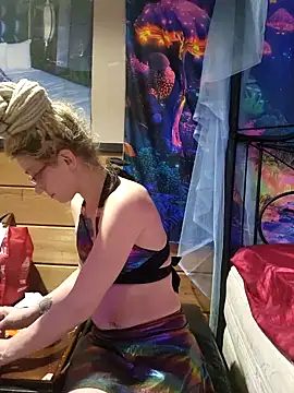 Snapshot of Stonermama666420 chatting on February 27, 4:13 am Stonermama666420 online show from February 27, 4:13 am