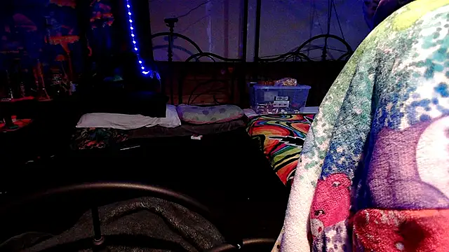 Snapshot of Stonermama666420 chatting on October 9, 3:29 am Stonermama666420 online show from October 9, 3:29 am