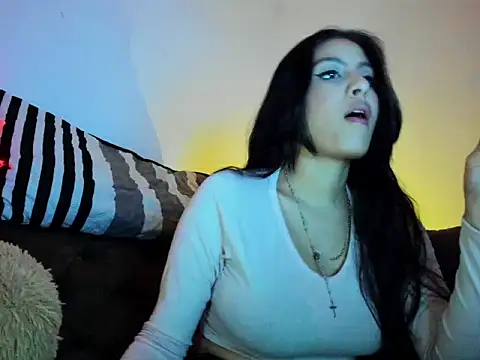 Snapshot of bunny_1922 chatting on February 23, 11:14 pm bunny 1922 online show from February 23, 11:14 pm